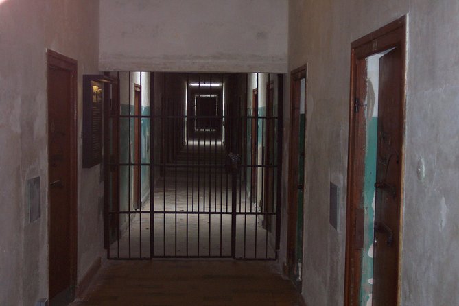 Dachau Concentration Camp Memorial Tour with Train from Munich - Inside the memorial: how the guided route helps you understand what you see