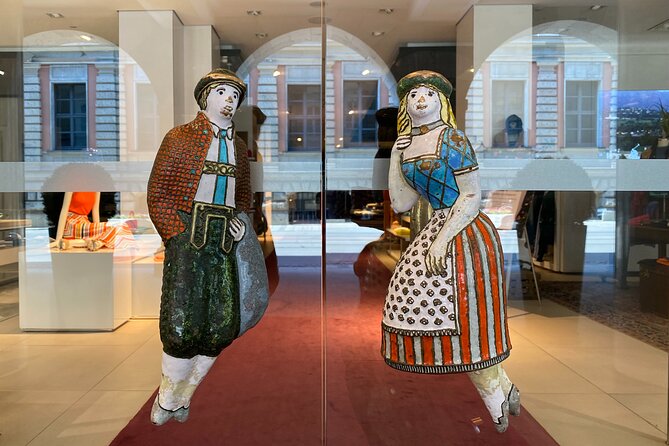 Fall in Love with Munich in a Private Old Town Walking Tour - Frauenkirche and Marienplatz: devil’s footprint, wind secrets, and the Glockenspiel show