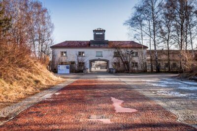From Munich: Dachau Memorial Site Full-Day Tour - Meeting Marienplatz and finding your group fast