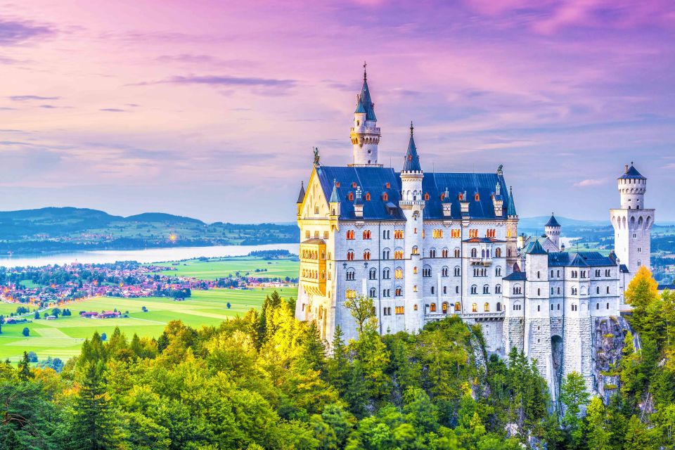 From Munich: Trip to Neuschwanstein & Linderhof in Spanish - Crossing to Linderhof: Why the Second Palace Feels Different