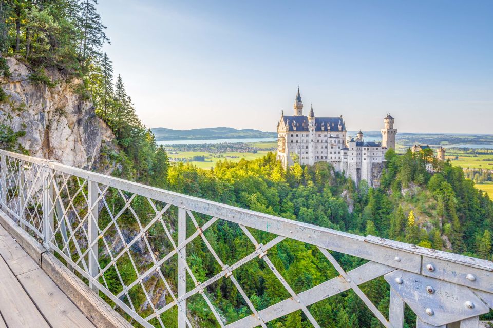 From Munich: Trip to Neuschwanstein & Linderhof in Spanish - How the Spanish-Only Format Changes the Day