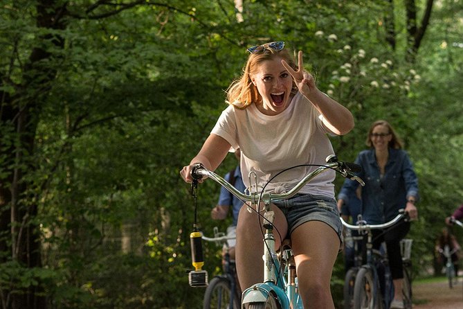 Mini Classic Bike Tour @ 4pm incl. Beer Garden & Surfers 2,5 hrs - A 4pm Mini Classic Munich ride that fits a short stay