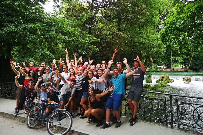 Mini Classic Bike Tour @ 4pm incl. Beer Garden & Surfers 2,5 hrs - Haus der Kunst and Isartor: art-house architecture and a medieval gate