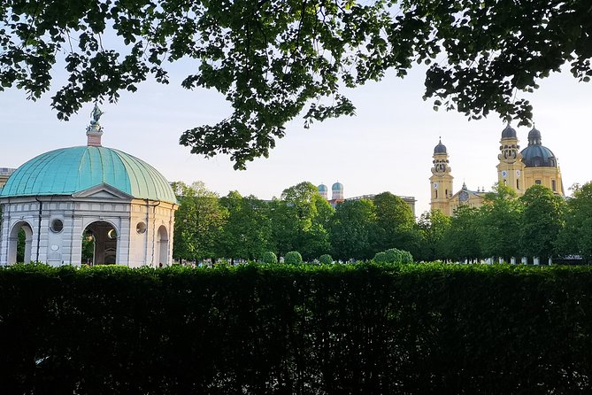 Mini Classic Bike Tour @ 4pm incl. Beer Garden & Surfers 2,5 hrs - Residenz-area power and the calm of Hofgarten