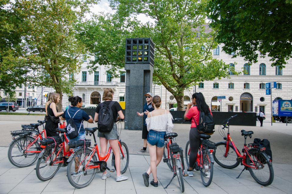 Munich: Bike Tour with Beer Garden Break - English Garden at the Chinese Tower: your 40-minute beer-garden break