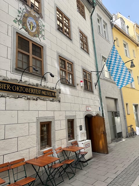 Munich: Guided Food Walking Tour with Beer Tasting - Pfennigmuggerl and bread from the last mill: small specialties, big Munich feel