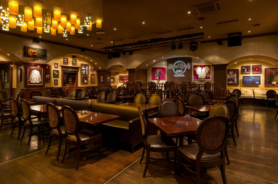 Munich: Hard Rock Cafe with Set Menu for Lunch or Dinner - What you’ll actually eat: burgers, chicken, salad, salmon, and one strong vegetarian/vegan path