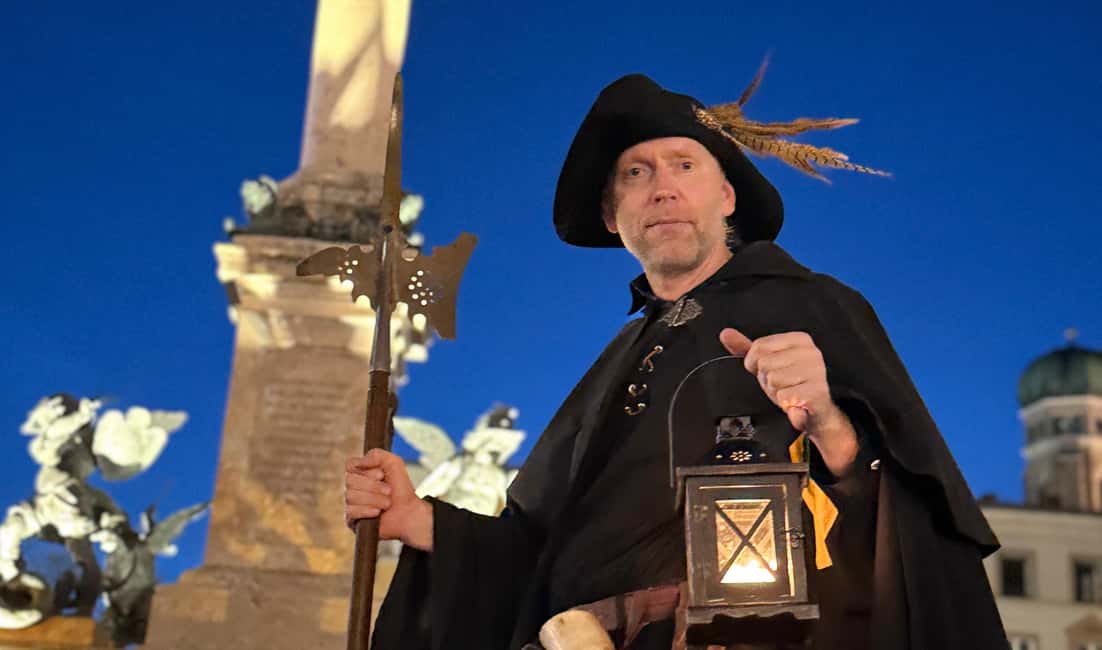 Munich: Night Watchman Tour in English - Starting at Marienplatz: Mary’s Column and the mood shift