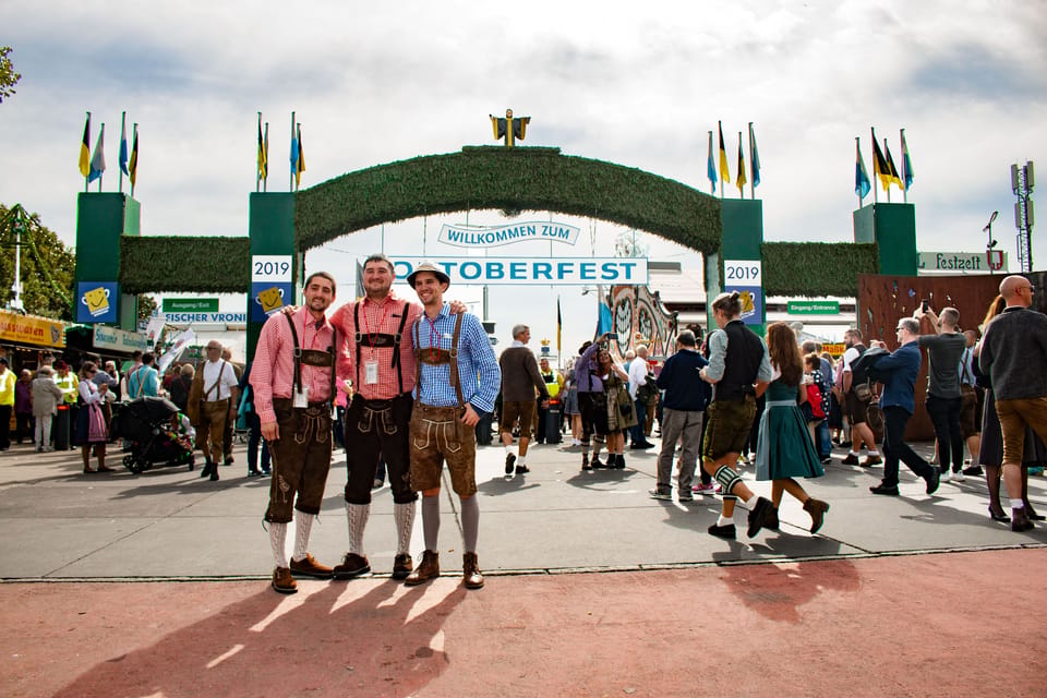 Munich: Oktoberfest Tour with Tent Reservation, Food & Beer - What Your Schedule Looks Like in Real Life