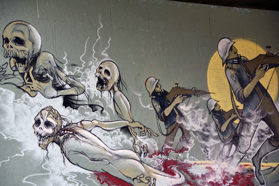 Munich: Street Art Bike Tour - Boat break at the railway bridge: a smart reset