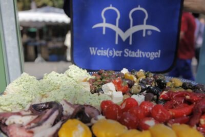 Munich: Viktualienmarkt Food Tasting Tour in German - The food lineup: eight stall stops, six included tastings