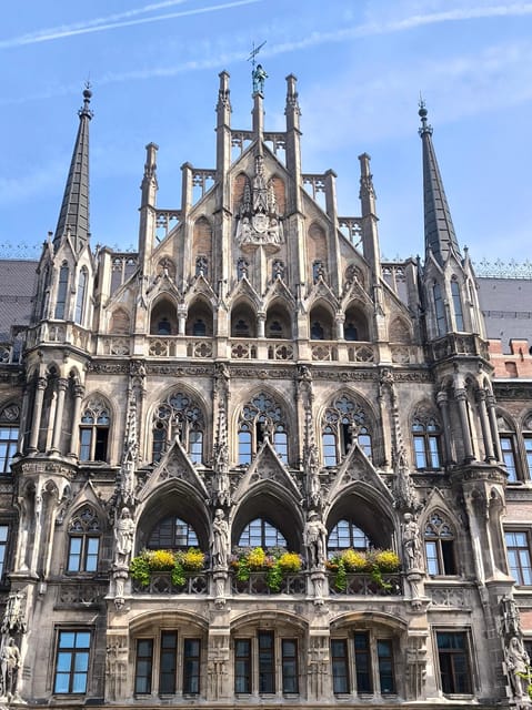 Munich: Walking tour of the old town with all your senses - Marienplatz to the New Town Hall: the walk starts with a sound