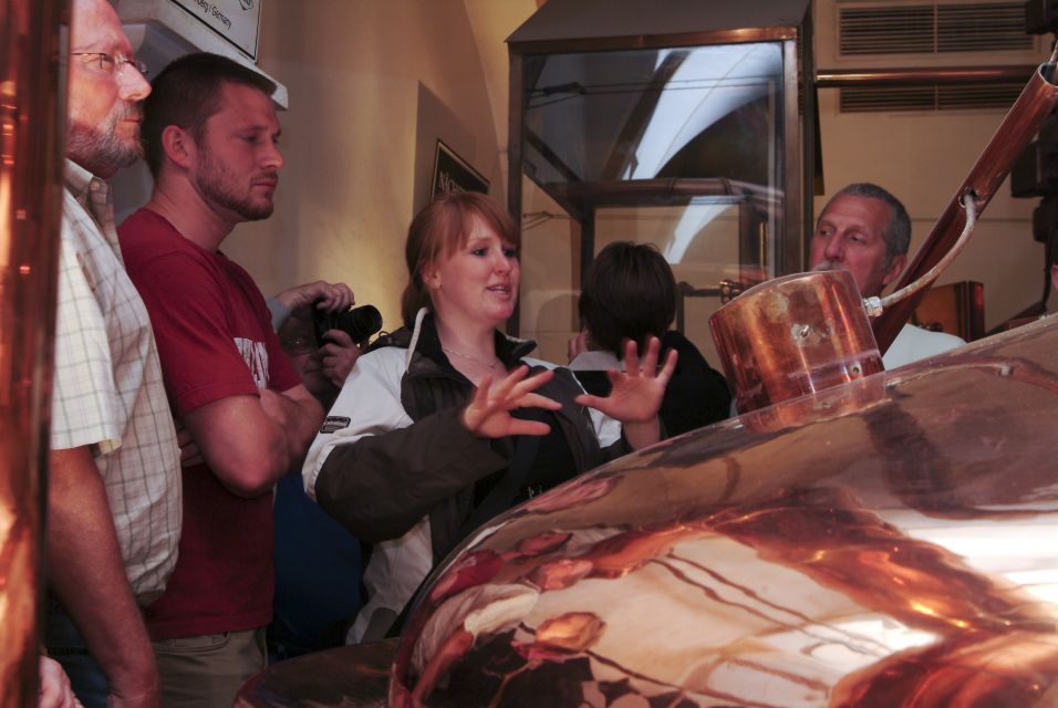 Munich's Beer Halls and Breweries: 3-Hour Guided Tour - The Hofbräuhaus Toast and Your Two Complimentary Half-Liters