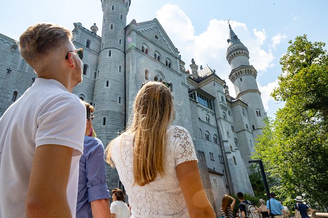 Neuschwanstein & Linderhof Castle-Fairytale Day Tour from Munich - Meeting Point and The Coach Ride: Comfort, Restroom, and Realistic Timing