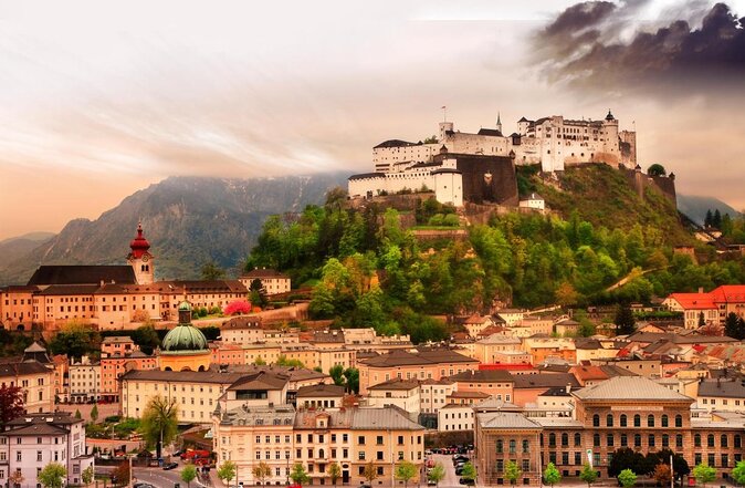 Salzburg and Lake District Day Tour from Munich - Salzburger Altstadt: quick orientation, then real independence