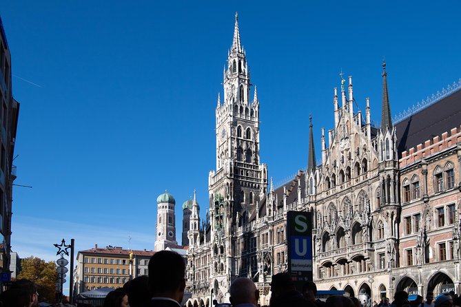 Third Reich Walking Tour Munich - Hofbräuhaus stop: when politics borrowed the energy of everyday life