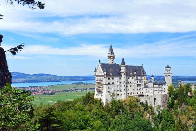 VIP Day Trip Neuschwanstein and Linderhof Castle from Munich - Meeting in Munich: the 8:45 am rule