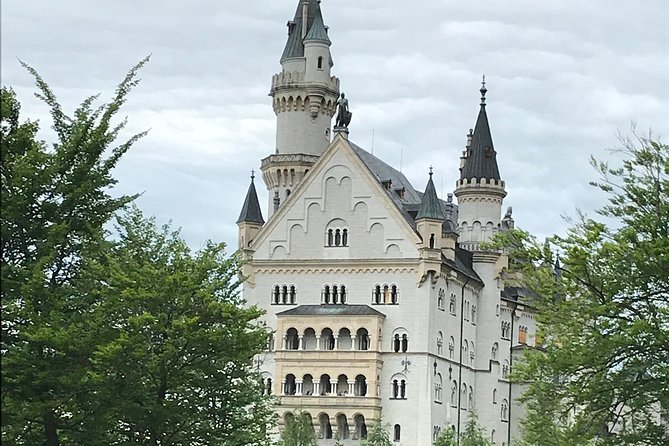 VIP Day Trip Neuschwanstein and Linderhof Castle from Munich - Neuschwanstein: Marienbrücke time and what to expect on the ground